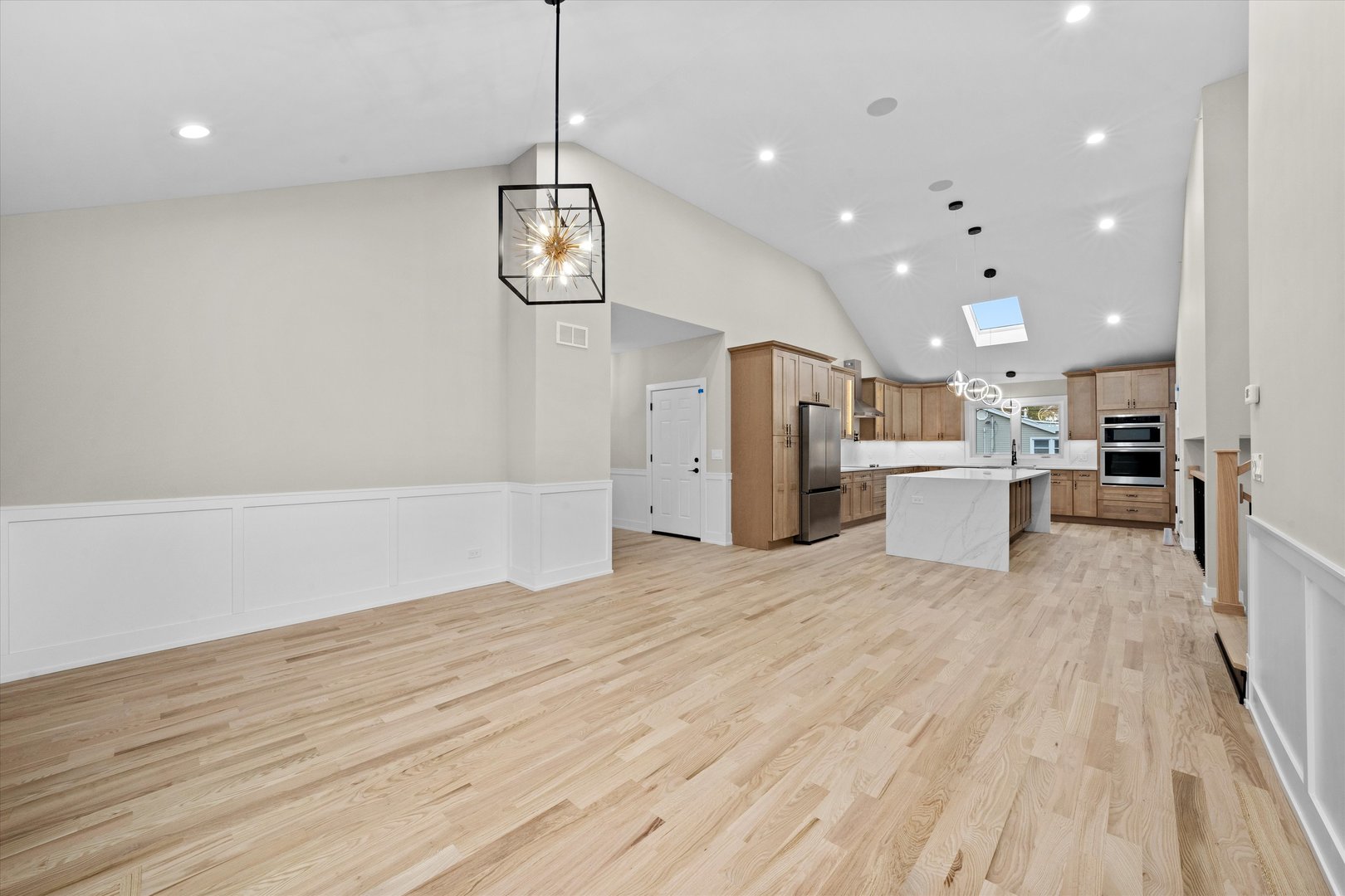 8015 S 85th Avenue, Justice, IL 60458