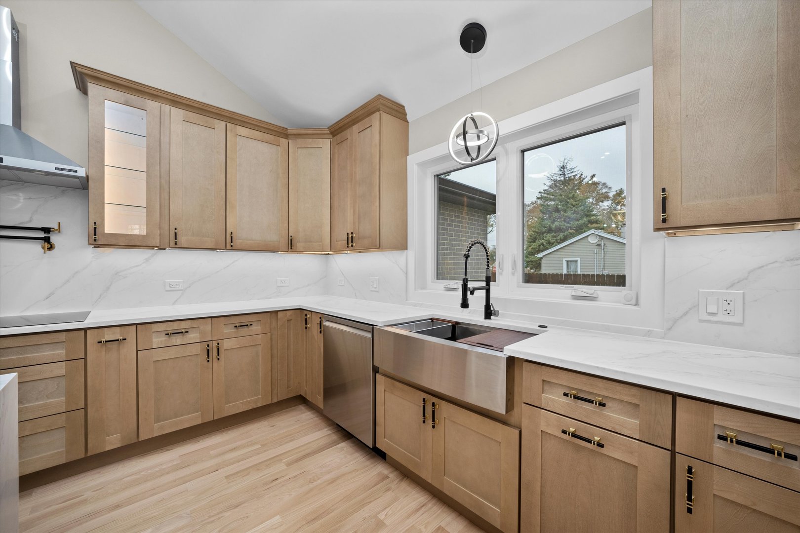 8015 S 85th Avenue, Justice, IL 60458