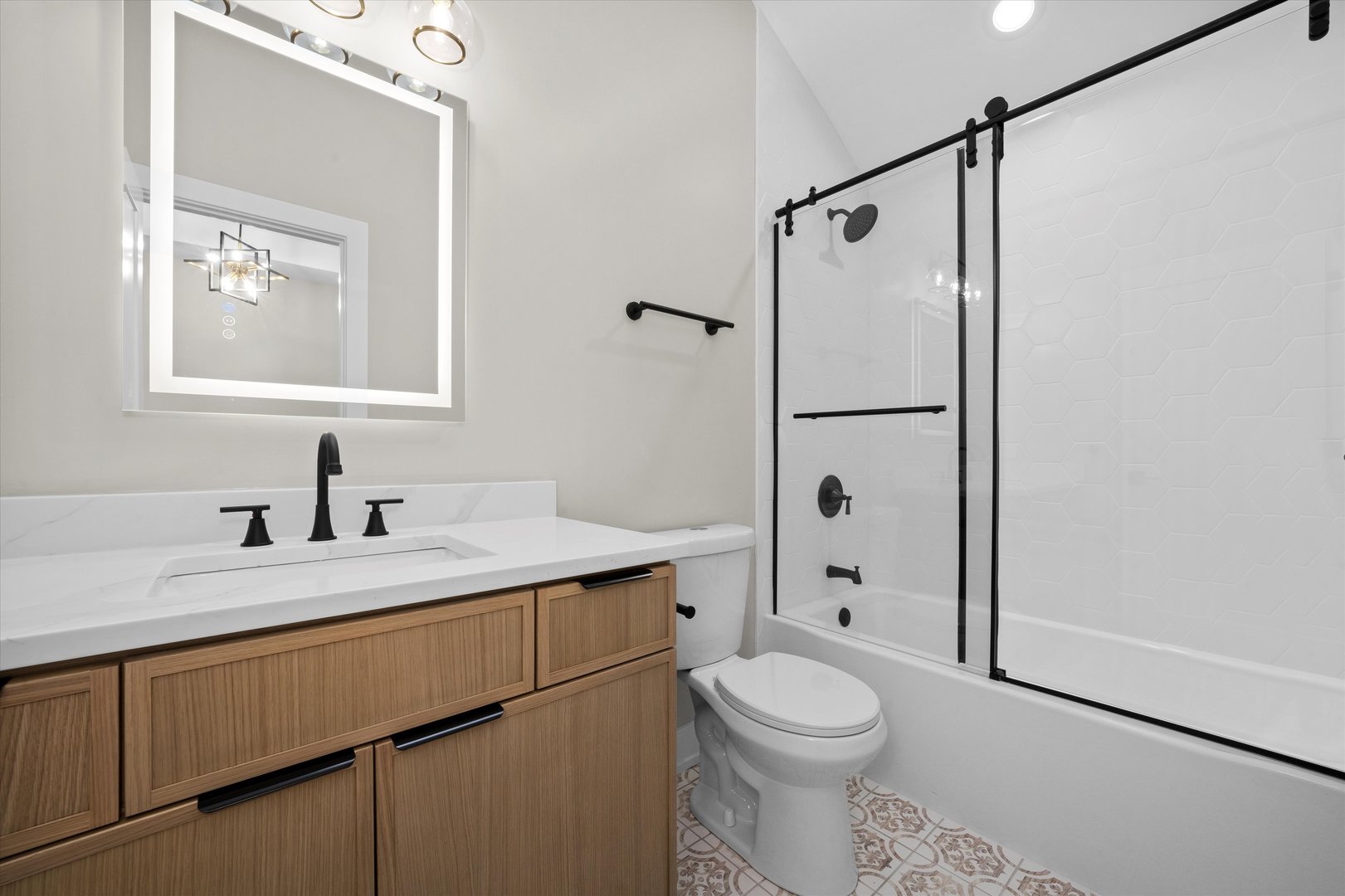 8015 S 85th Avenue, Justice, IL 60458