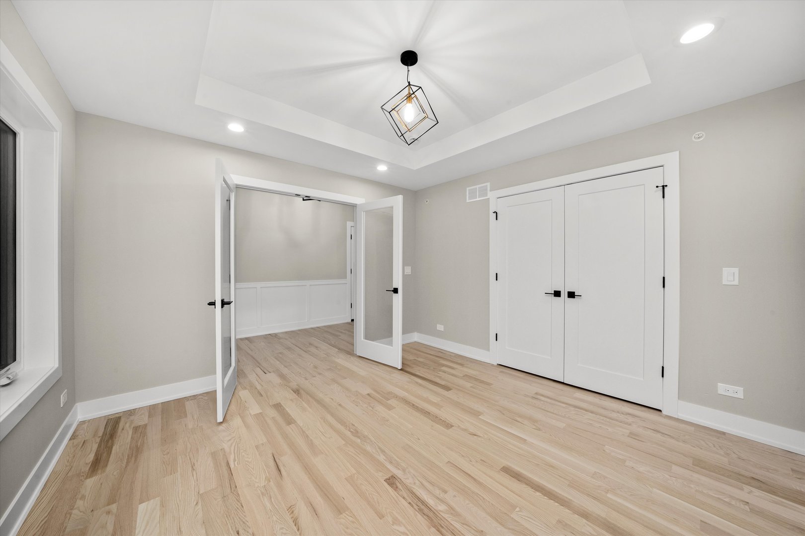 8015 S 85th Avenue, Justice, IL 60458