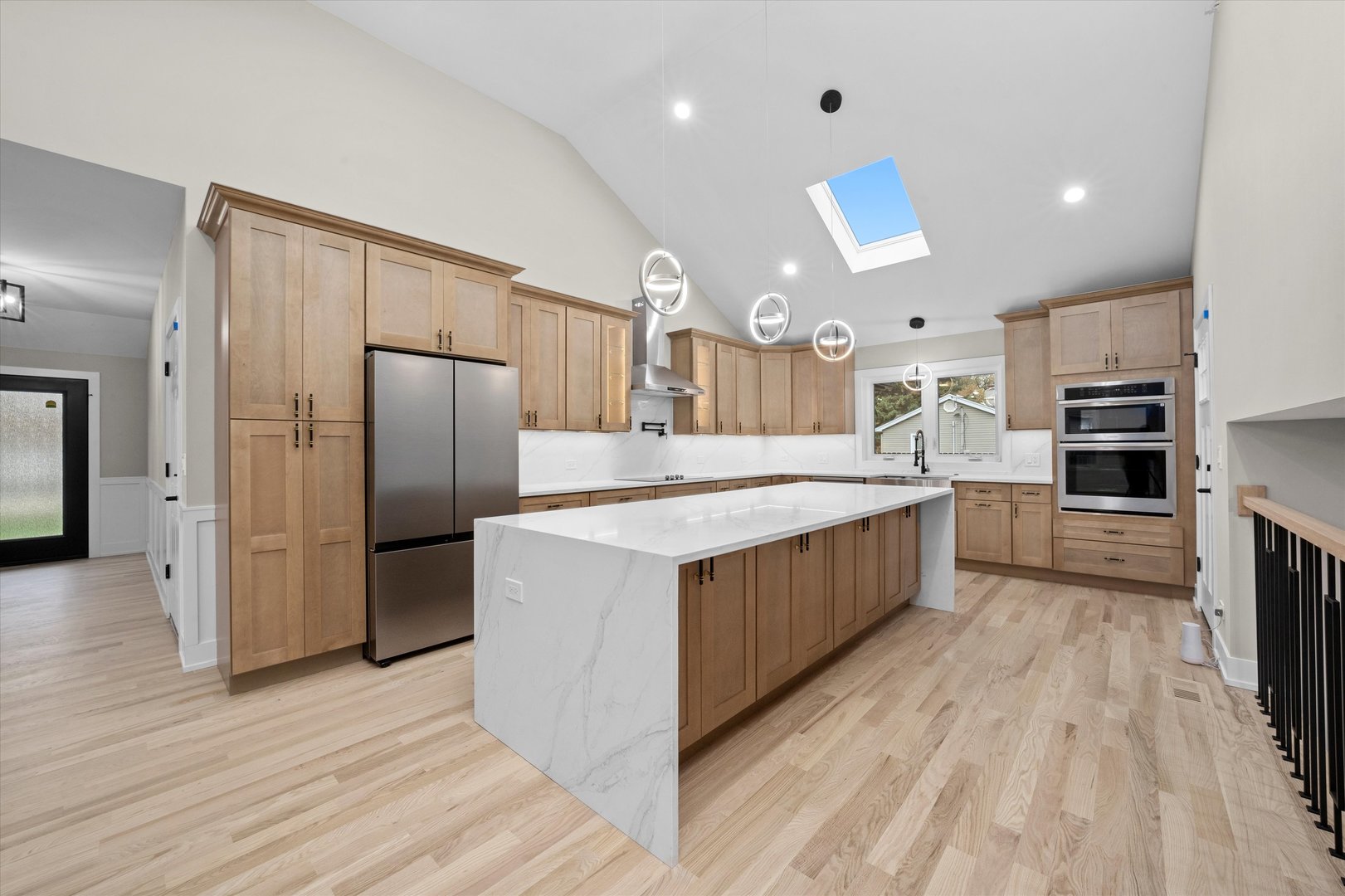 8015 S 85th Avenue, Justice, IL 60458