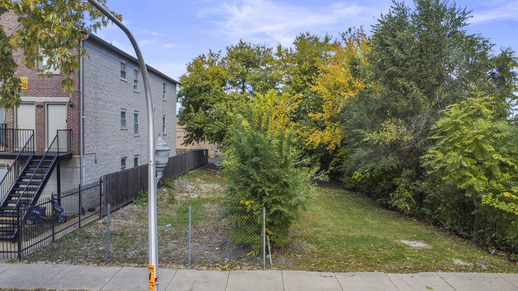 2816 W Flournoy Street, Chicago, IL 60612