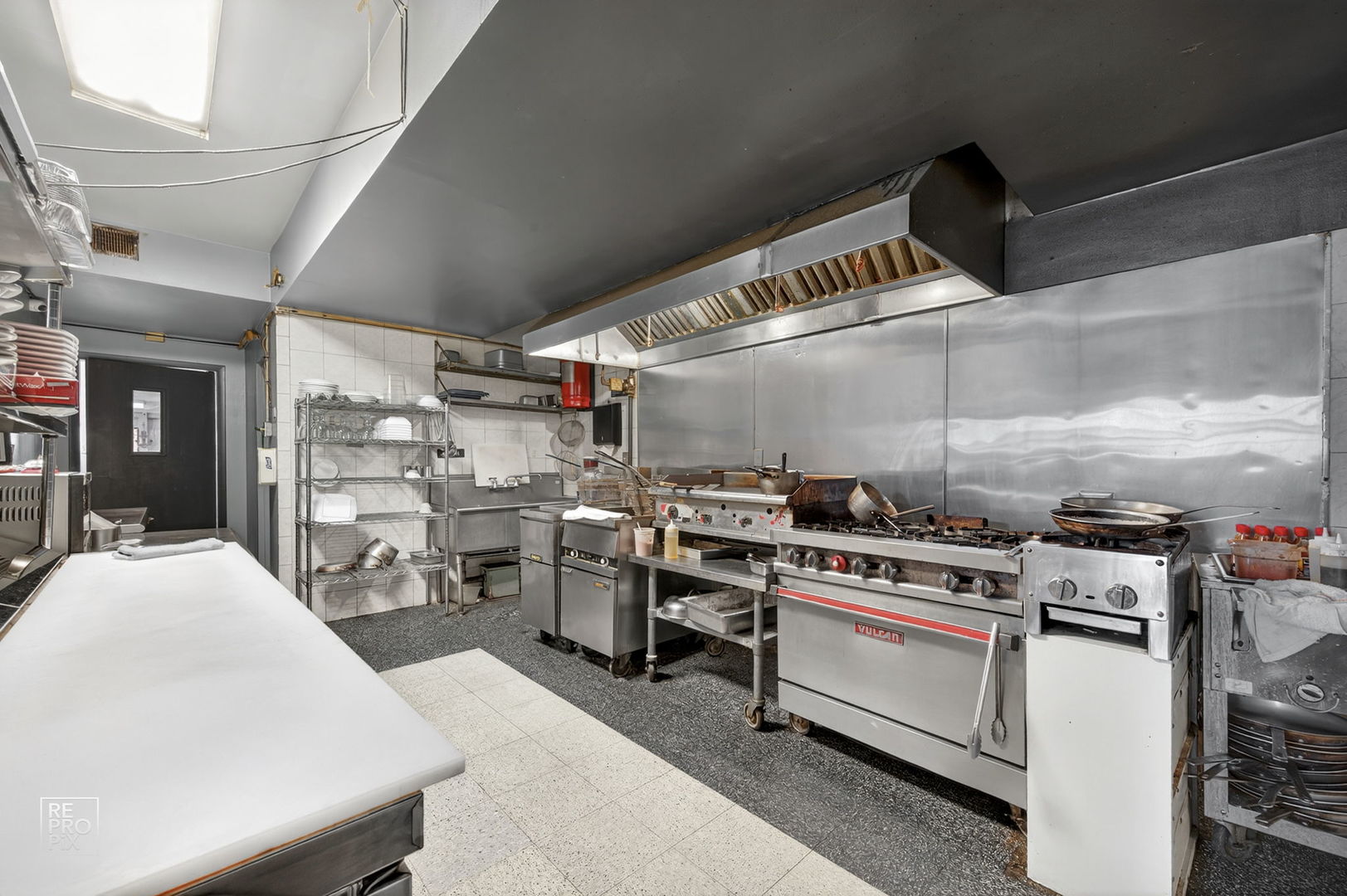 5960 S Archer Avenue, Chicago, IL 60638