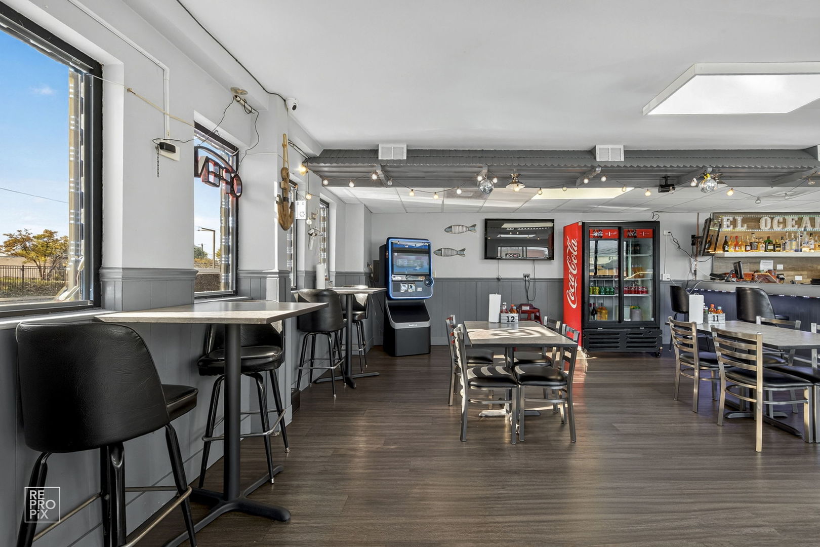 5960 S Archer Avenue, Chicago, IL 60638