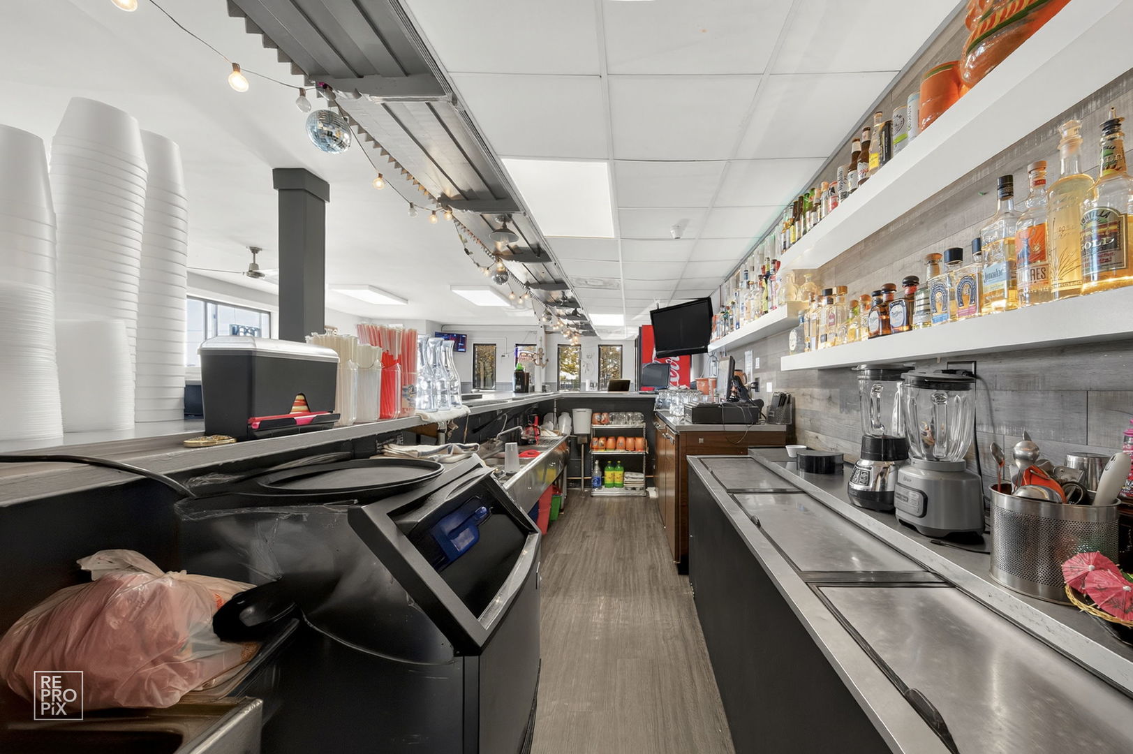 5960 S Archer Avenue, Chicago, IL 60638