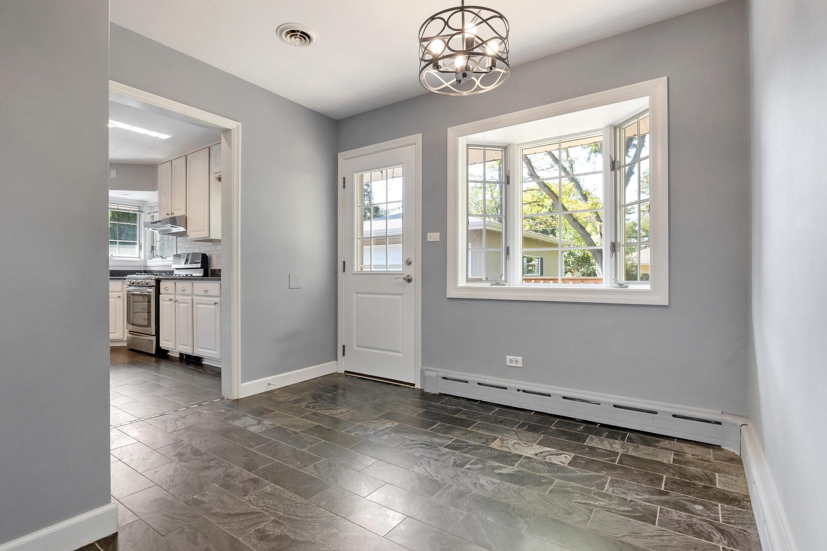 240 Scott Avenue, Glen Ellyn, IL 60137