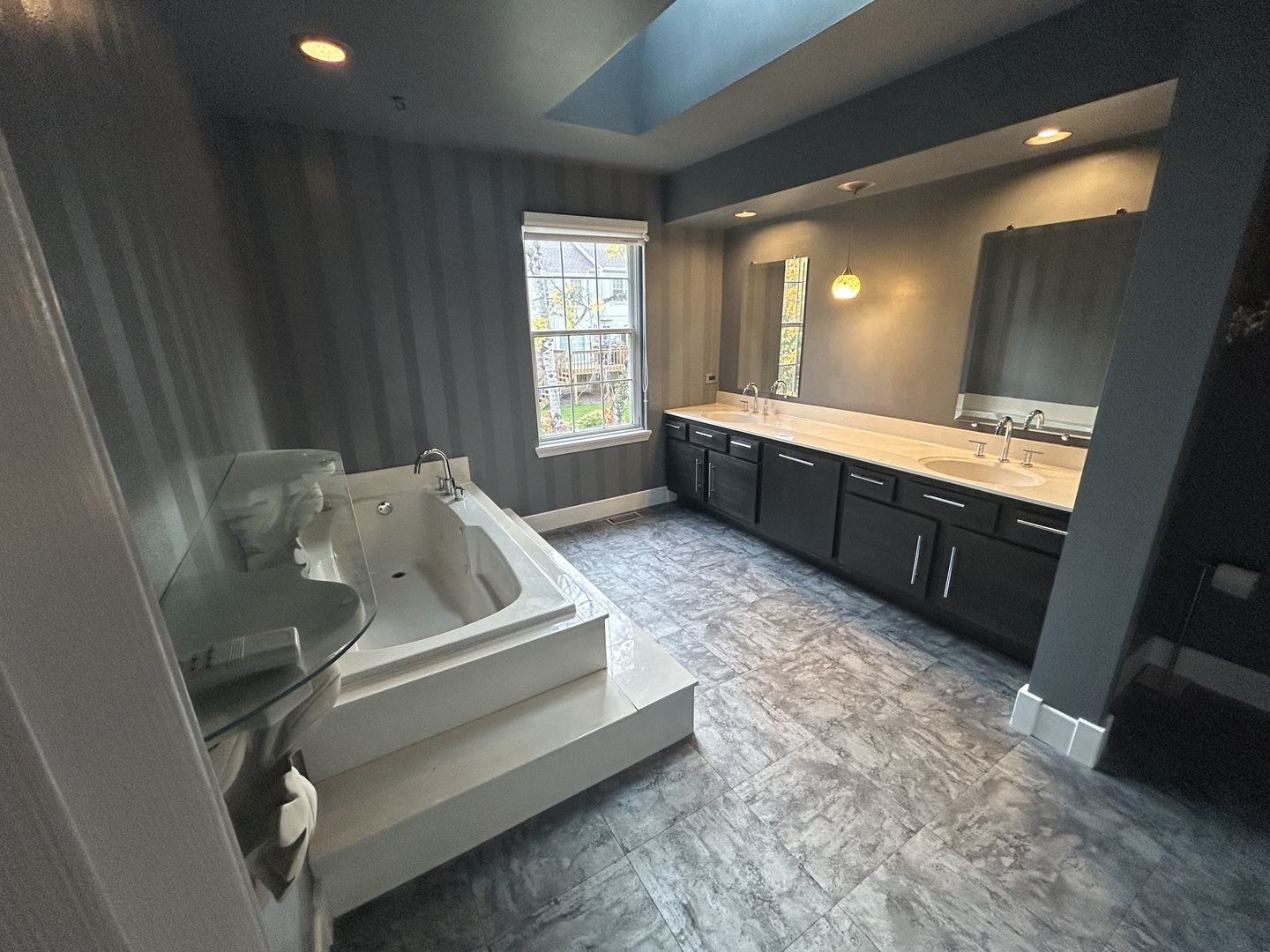 288 Lorraine Circle, Bloomingdale, IL 60108