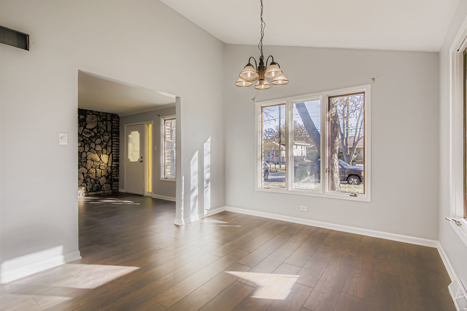 16042 Forest Avenue, Oak Forest, IL 60452