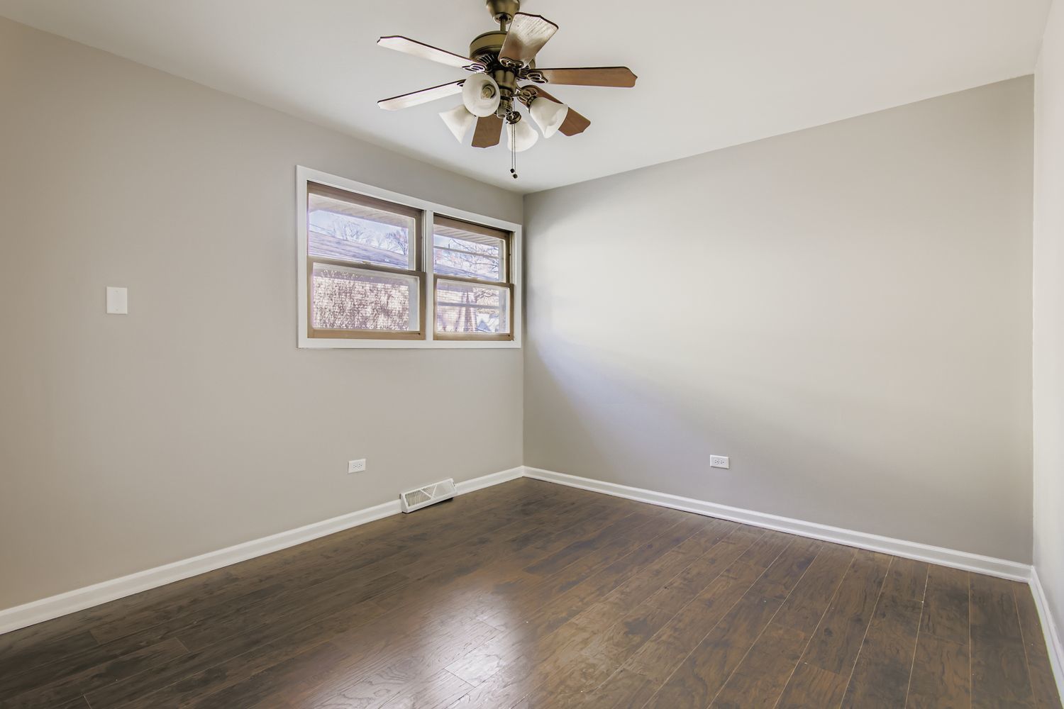 16042 Forest Avenue, Oak Forest, IL 60452