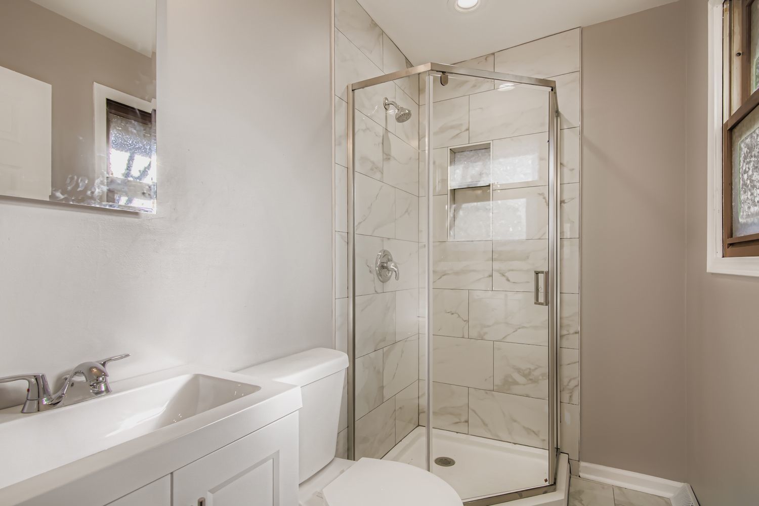 16042 Forest Avenue, Oak Forest, IL 60452