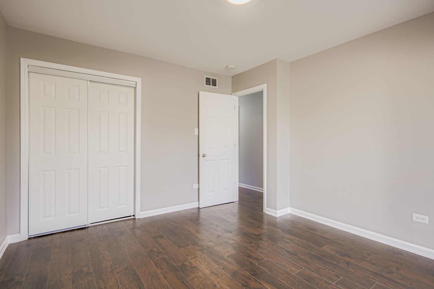 16042 Forest Avenue, Oak Forest, IL 60452