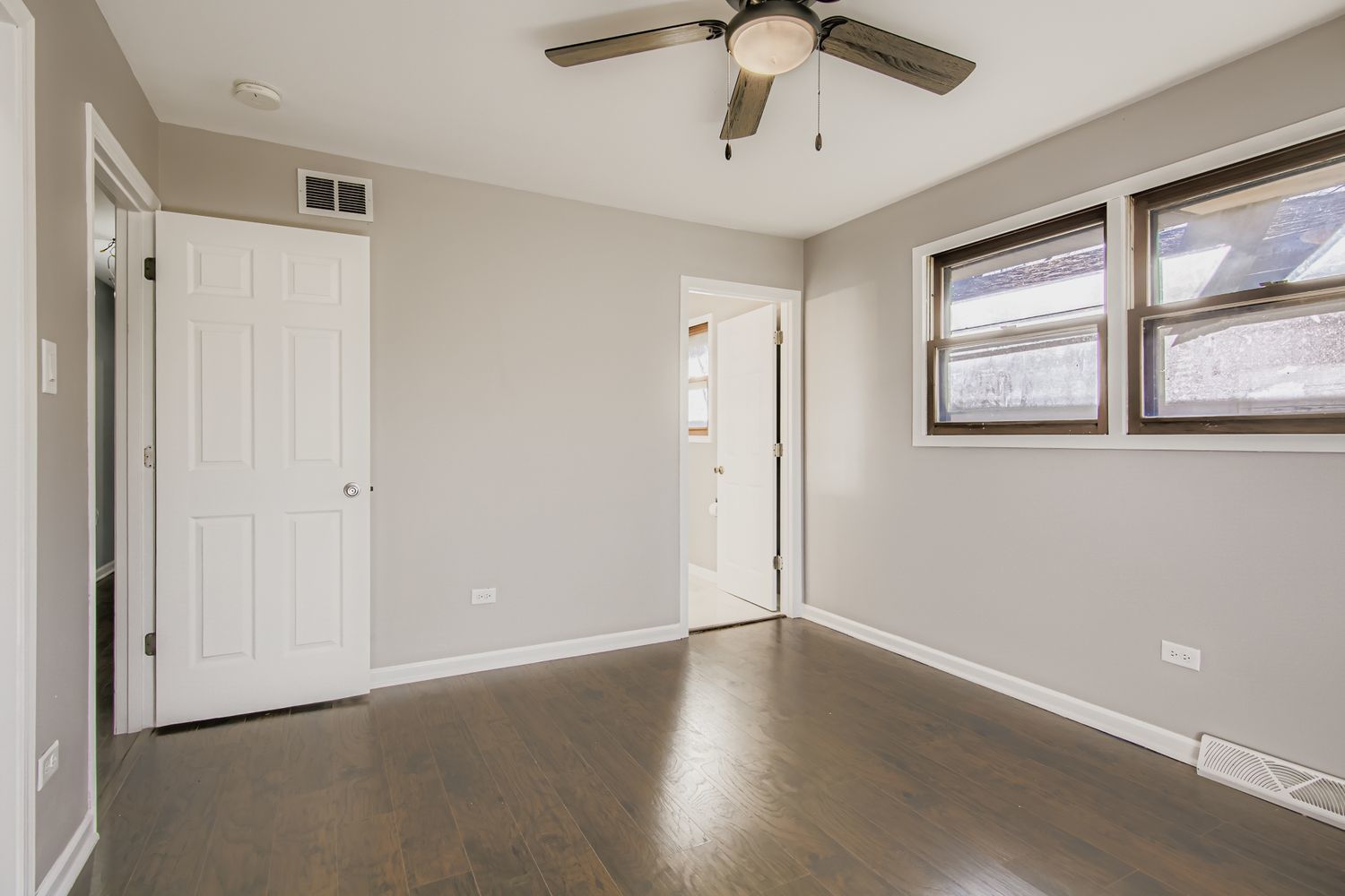 16042 Forest Avenue, Oak Forest, IL 60452