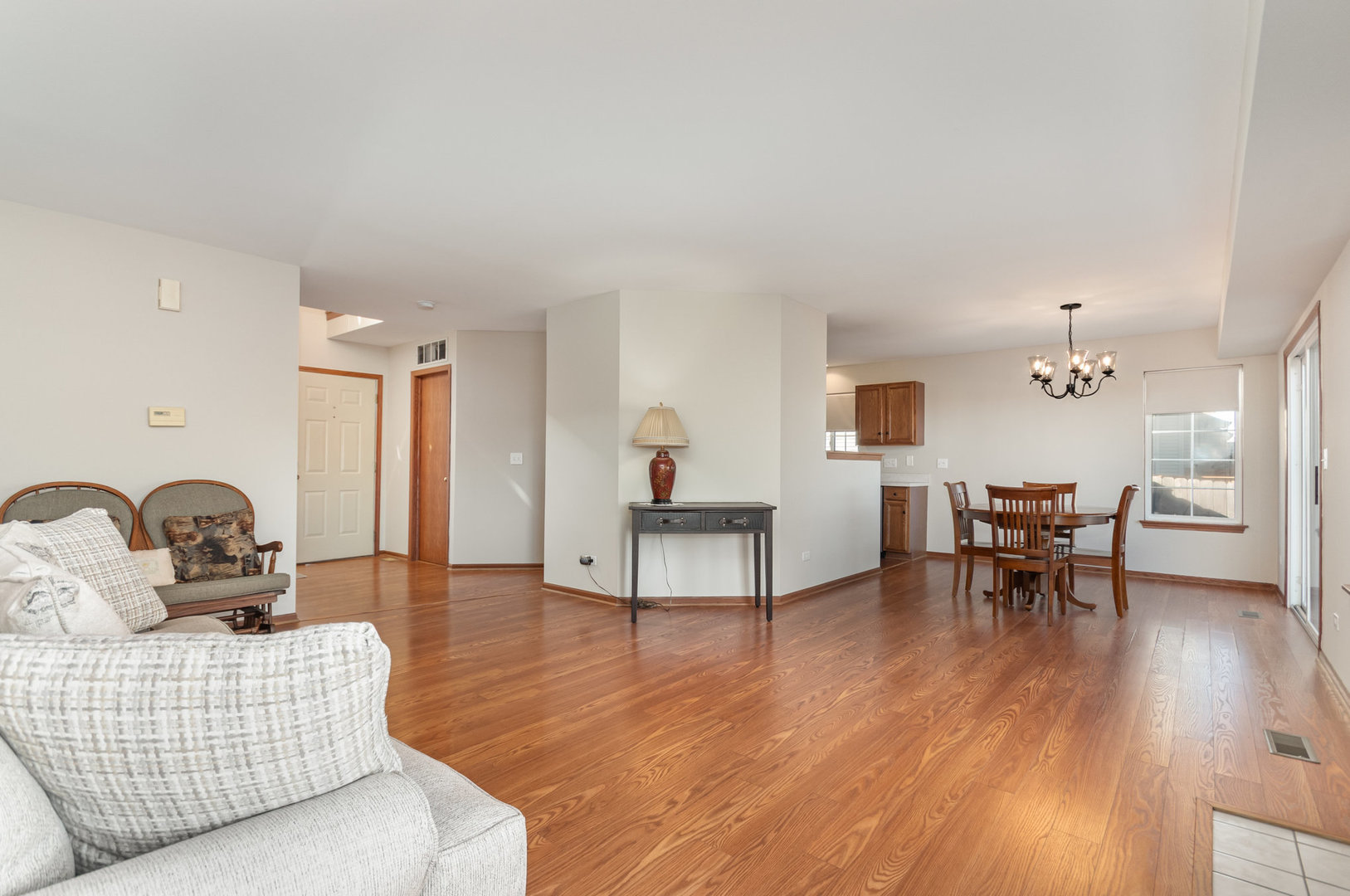 1216 Kensington Drive, Mundelein, IL 60060