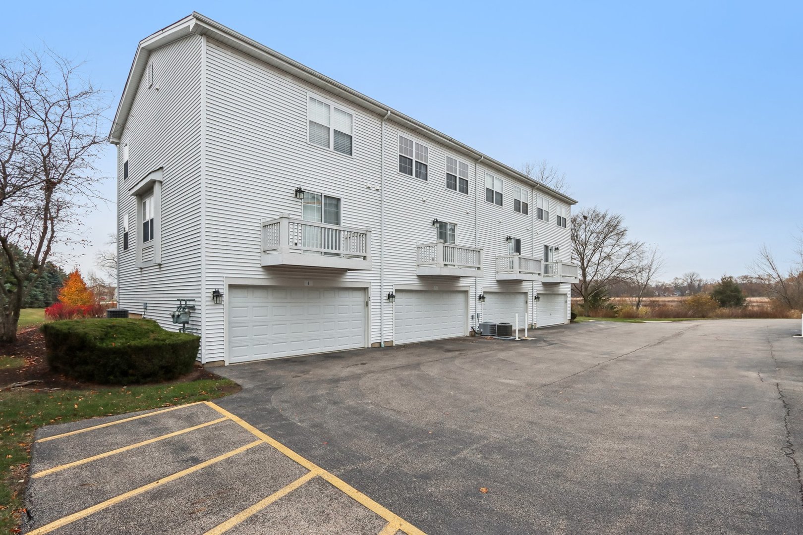 3 W Big Horn Drive, Hainesville, IL 60073