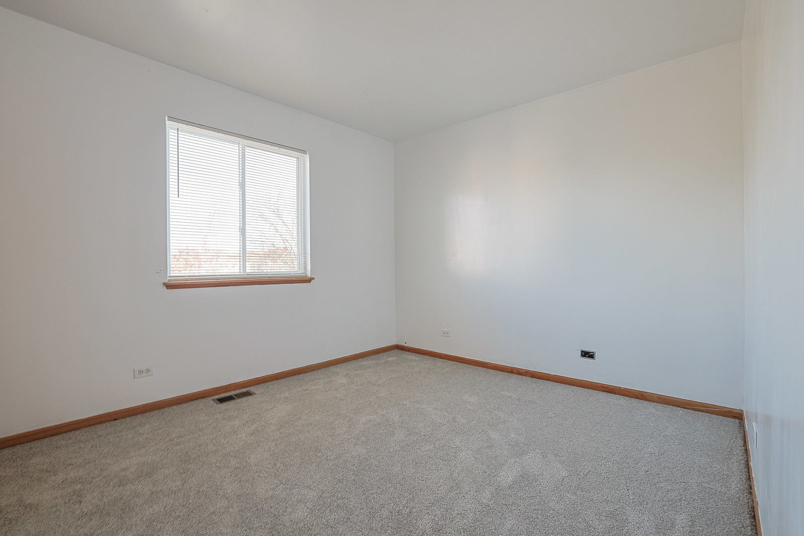 2726 W Hidden Glen Drive, Waukegan, IL 60085