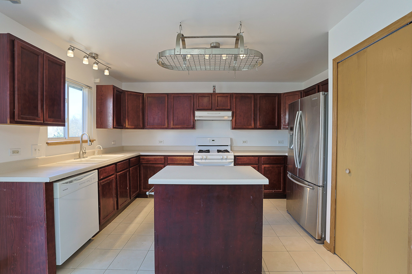 2726 W Hidden Glen Drive, Waukegan, IL 60085