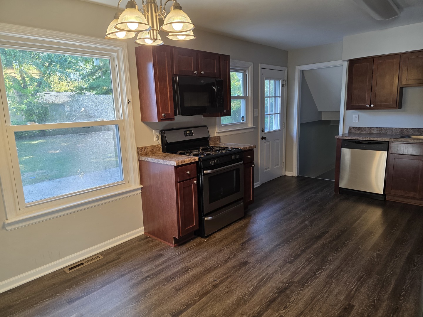 5S353 Stewart Drive, Naperville, IL 60563