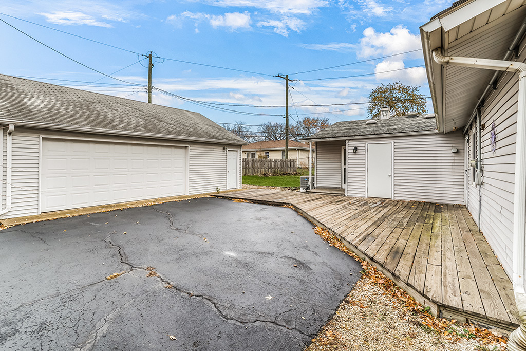 1022 Highland Avenue, Lockport, IL 60441