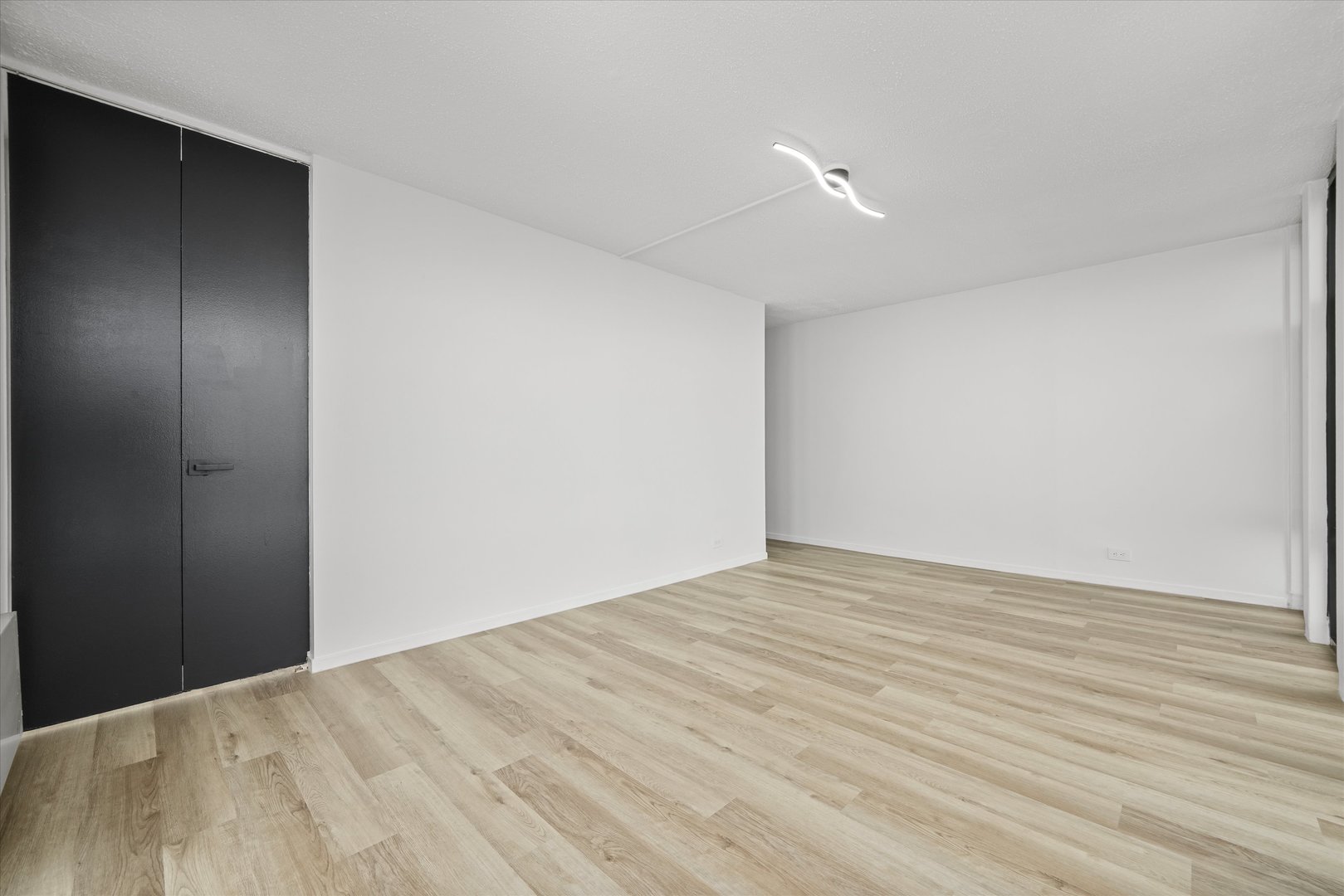 6700 S South Shore Drive #8A, Chicago, IL 60649