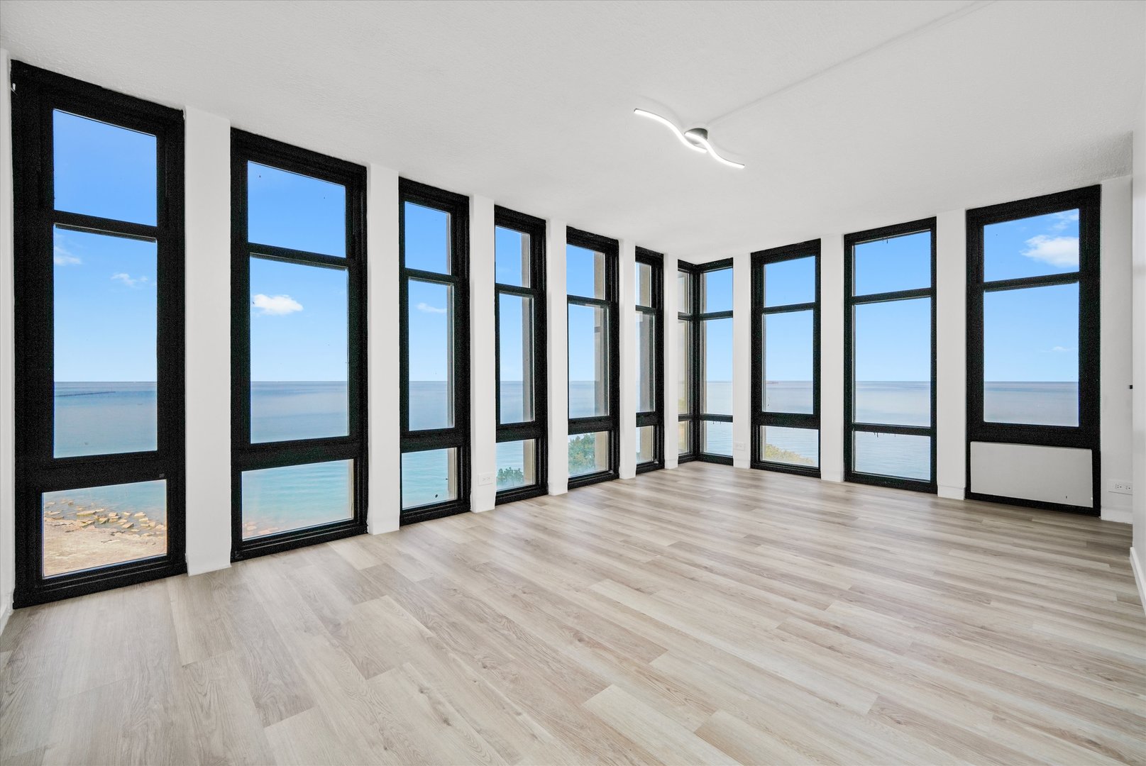 6700 S South Shore Drive #8A, Chicago, IL 60649