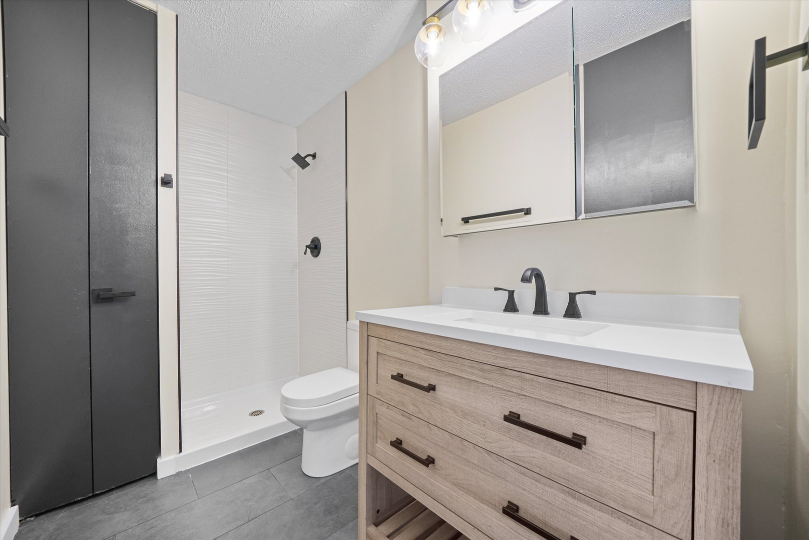 6700 S South Shore Drive #8A, Chicago, IL 60649