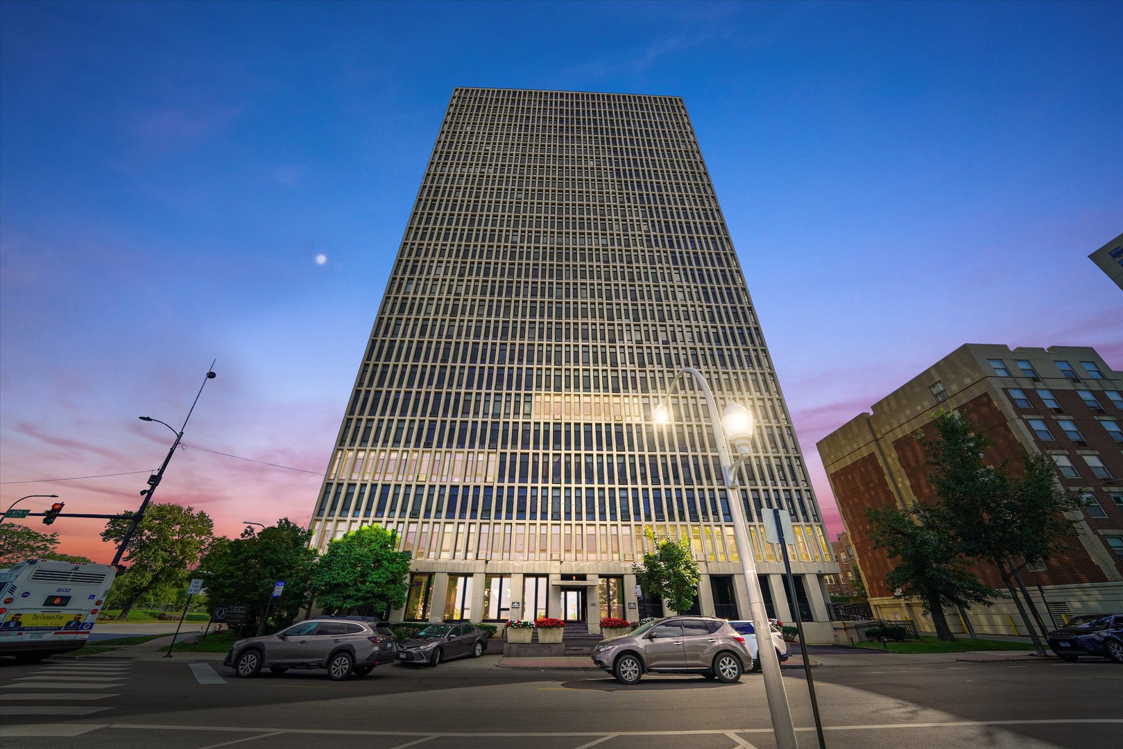 6700 S South Shore Drive #8A, Chicago, IL 60649