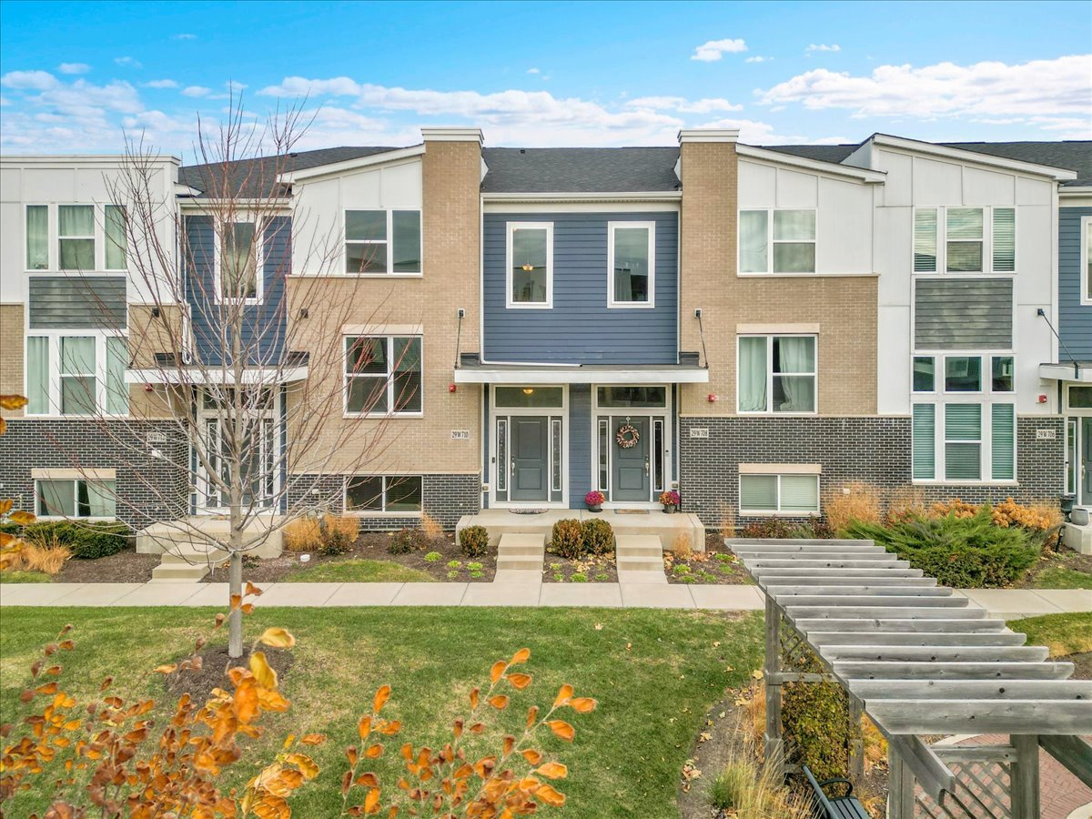 29W710 Everton Drive, Warrenville, IL 60555