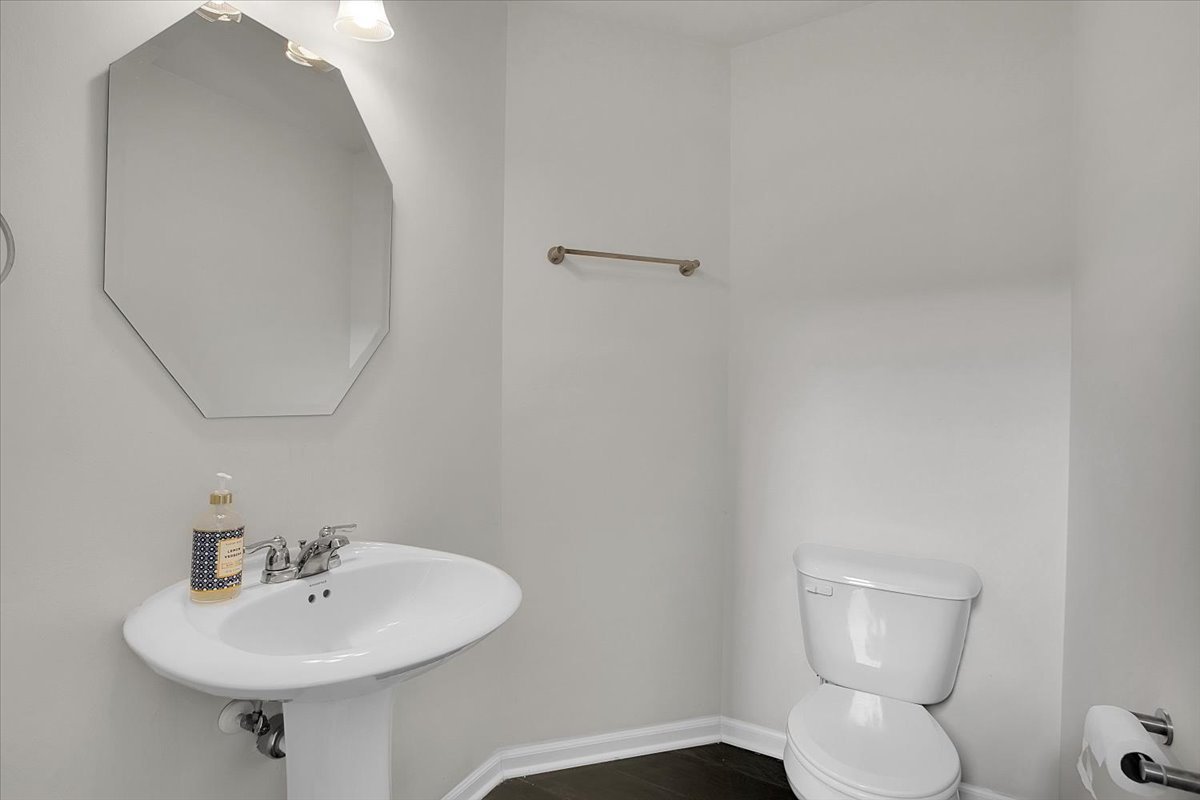 29W710 Everton Drive, Warrenville, IL 60555