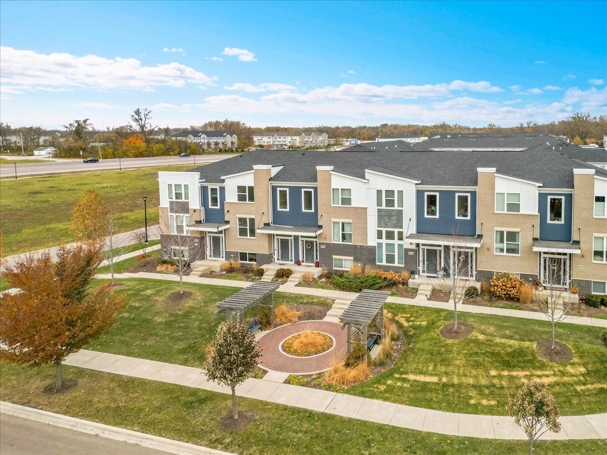 29W710 Everton Drive, Warrenville, IL 60555