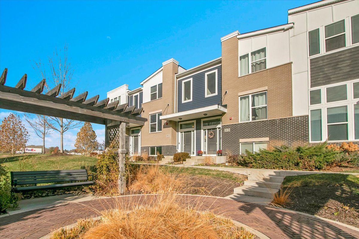 29W710 Everton Drive, Warrenville, IL 60555