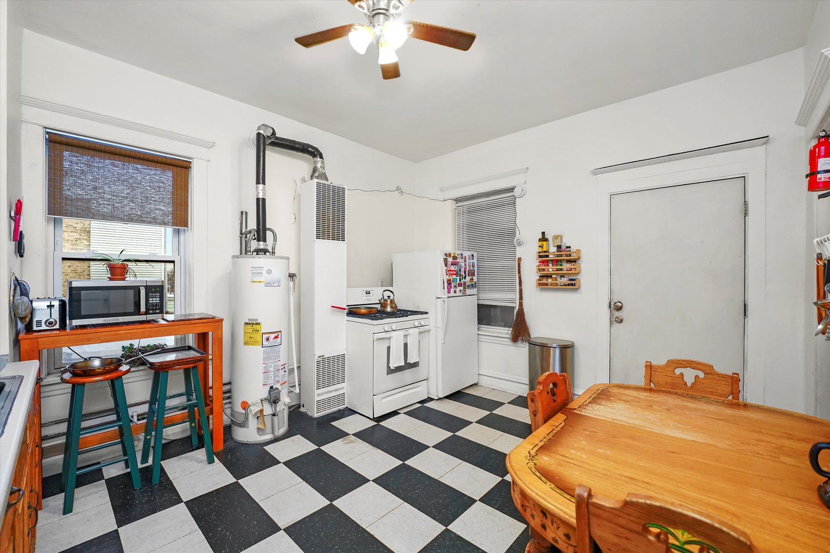 936 N Fairfield Avenue, Chicago, IL 60622