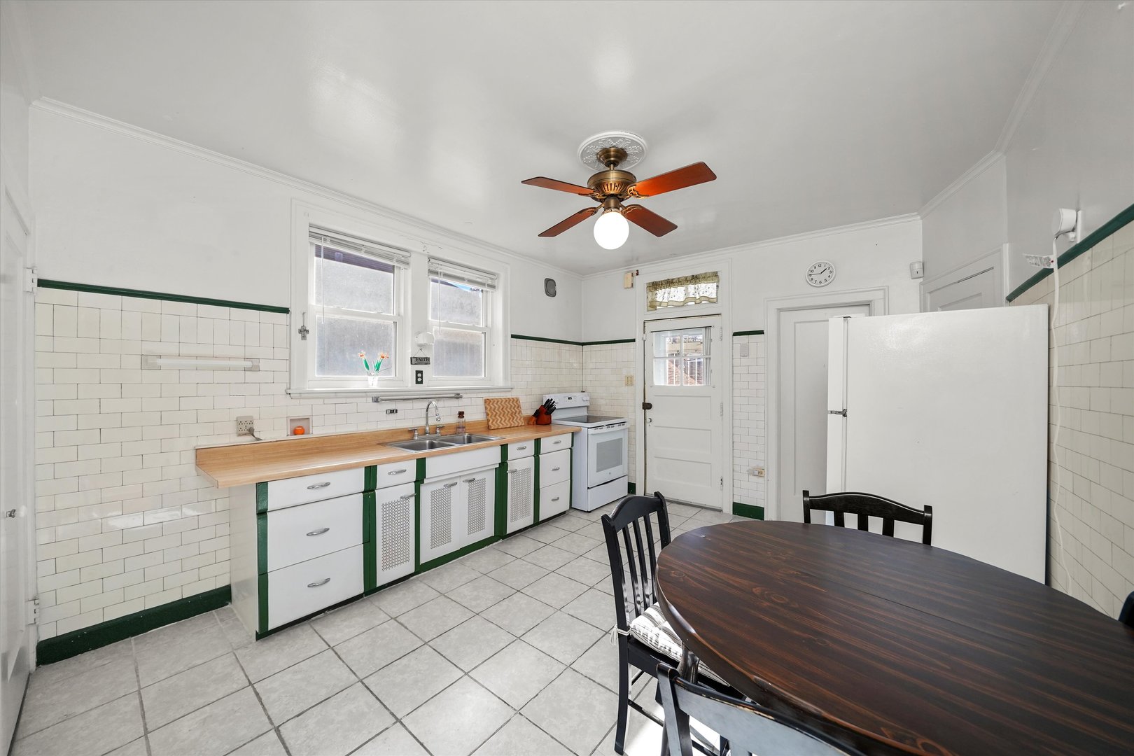 7914 S Oglesby Avenue, Chicago, IL 60617