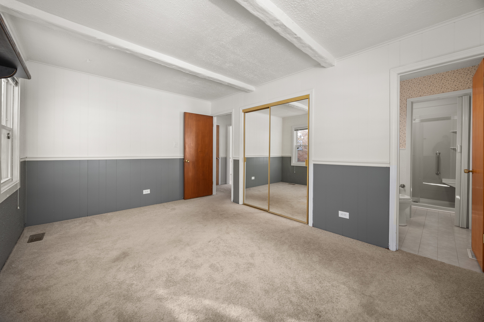 241 Pleasant Drive, Elk Grove Village, IL 60007