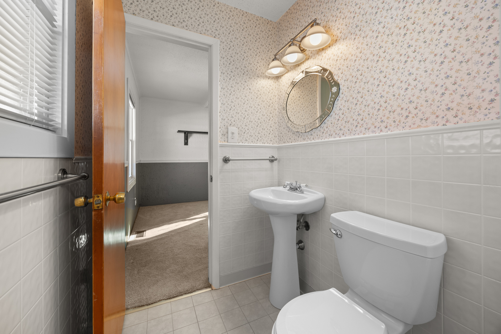 241 Pleasant Drive, Elk Grove Village, IL 60007