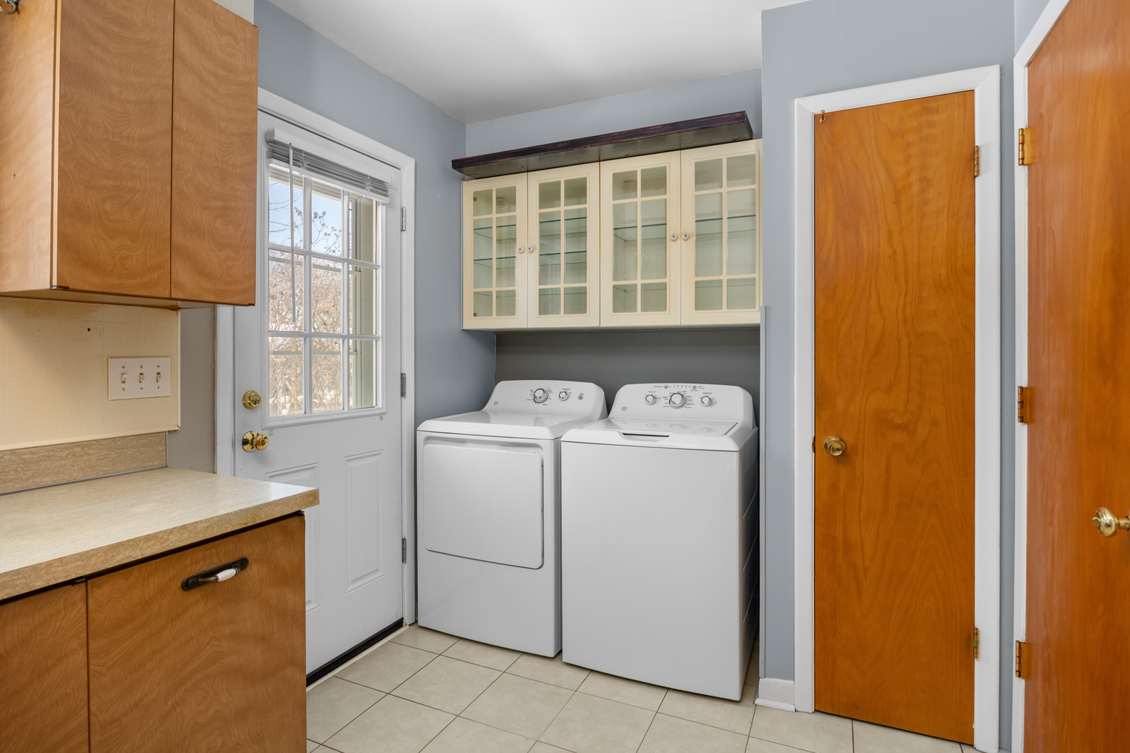 241 Pleasant Drive, Elk Grove Village, IL 60007