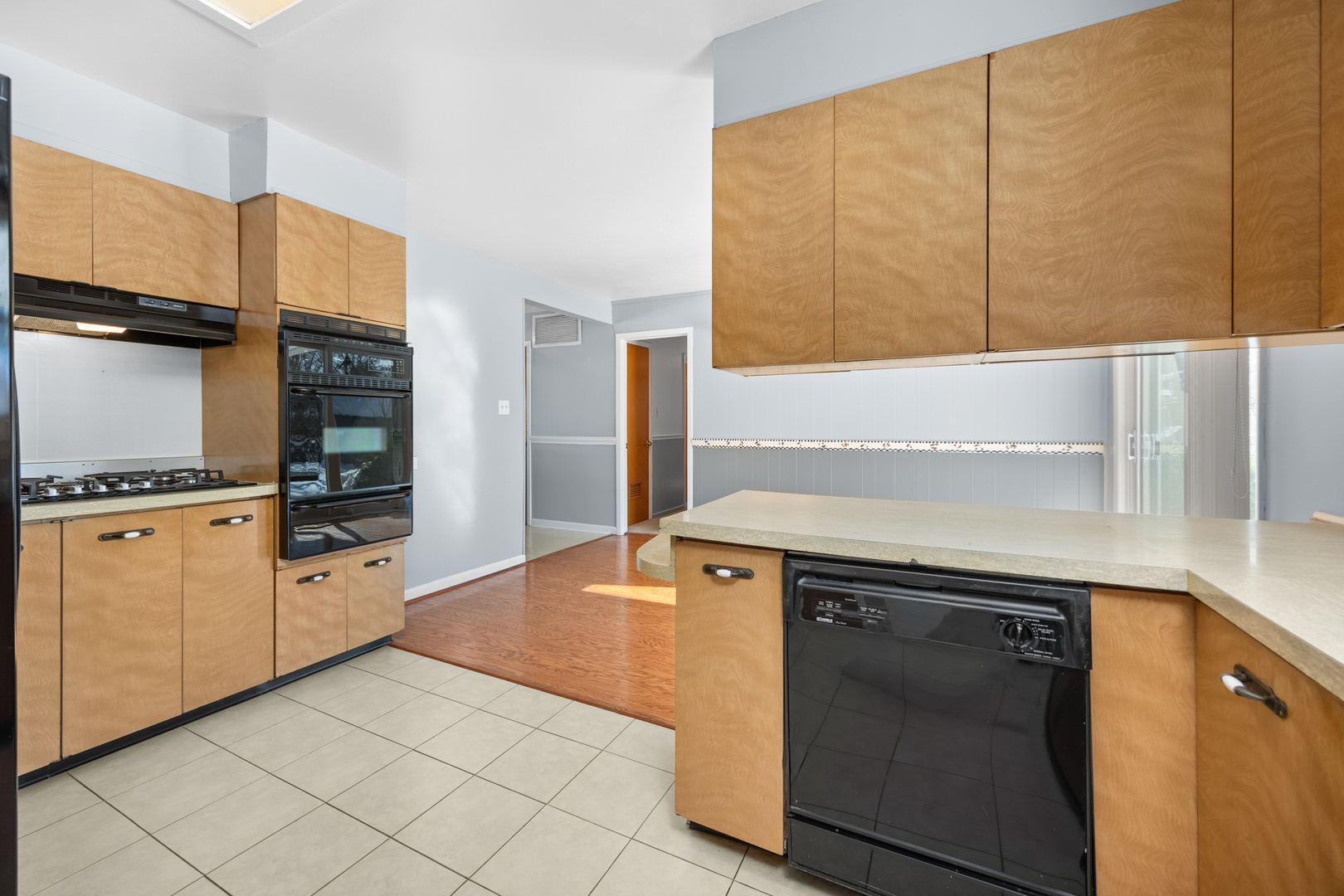 241 Pleasant Drive, Elk Grove Village, IL 60007