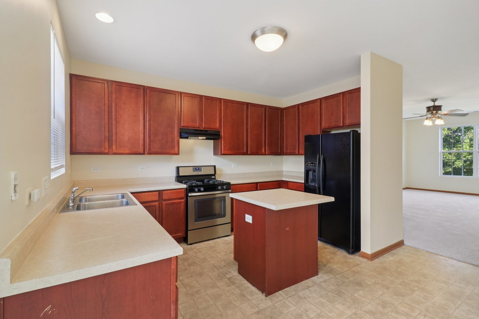 1475 W Sedgewood Court, Round Lake, IL 60073