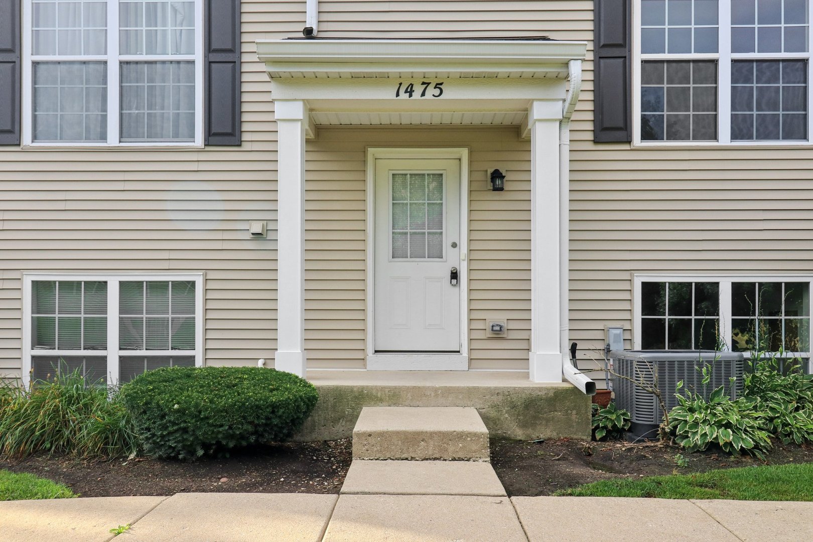 1475 W Sedgewood Court, Round Lake, IL 60073