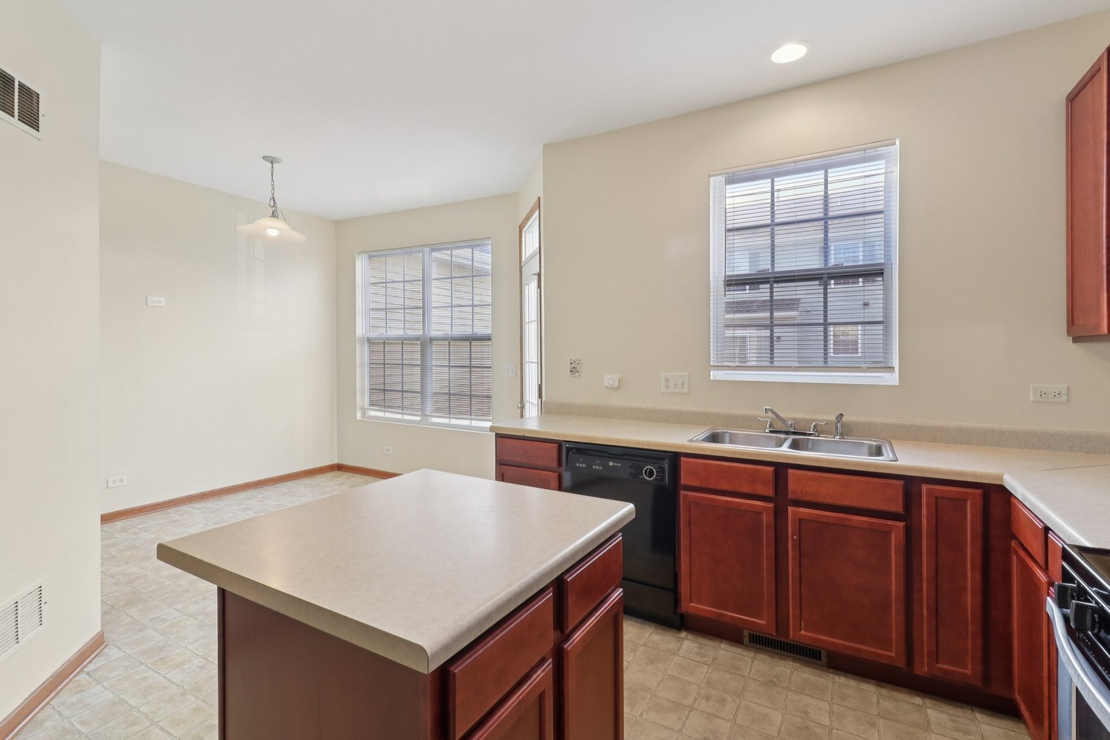 1475 W Sedgewood Court, Round Lake, IL 60073