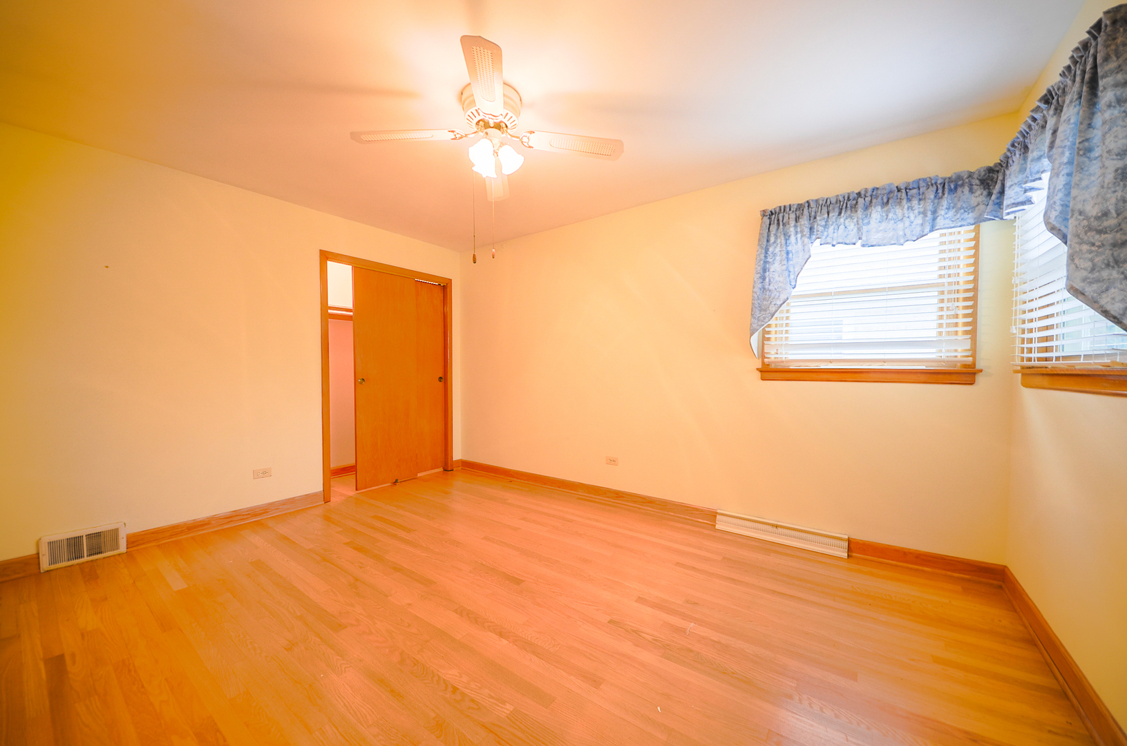 4909 N Newcastle Avenue, Chicago, IL 60656