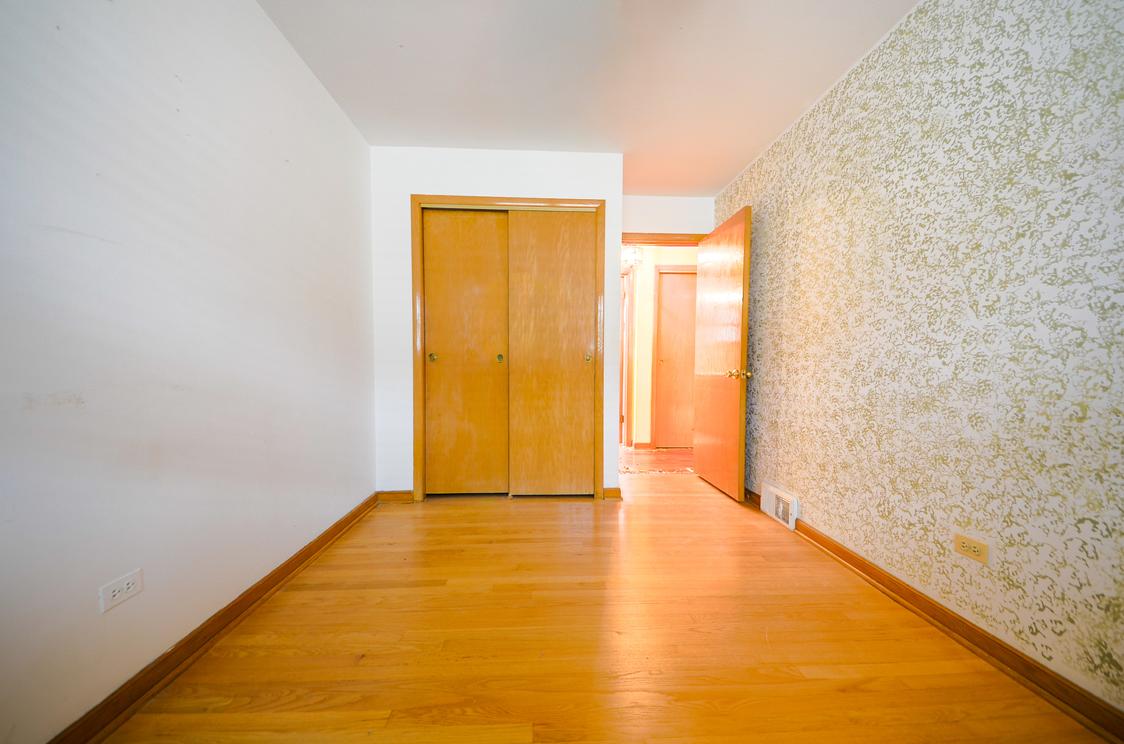 4909 N Newcastle Avenue, Chicago, IL 60656