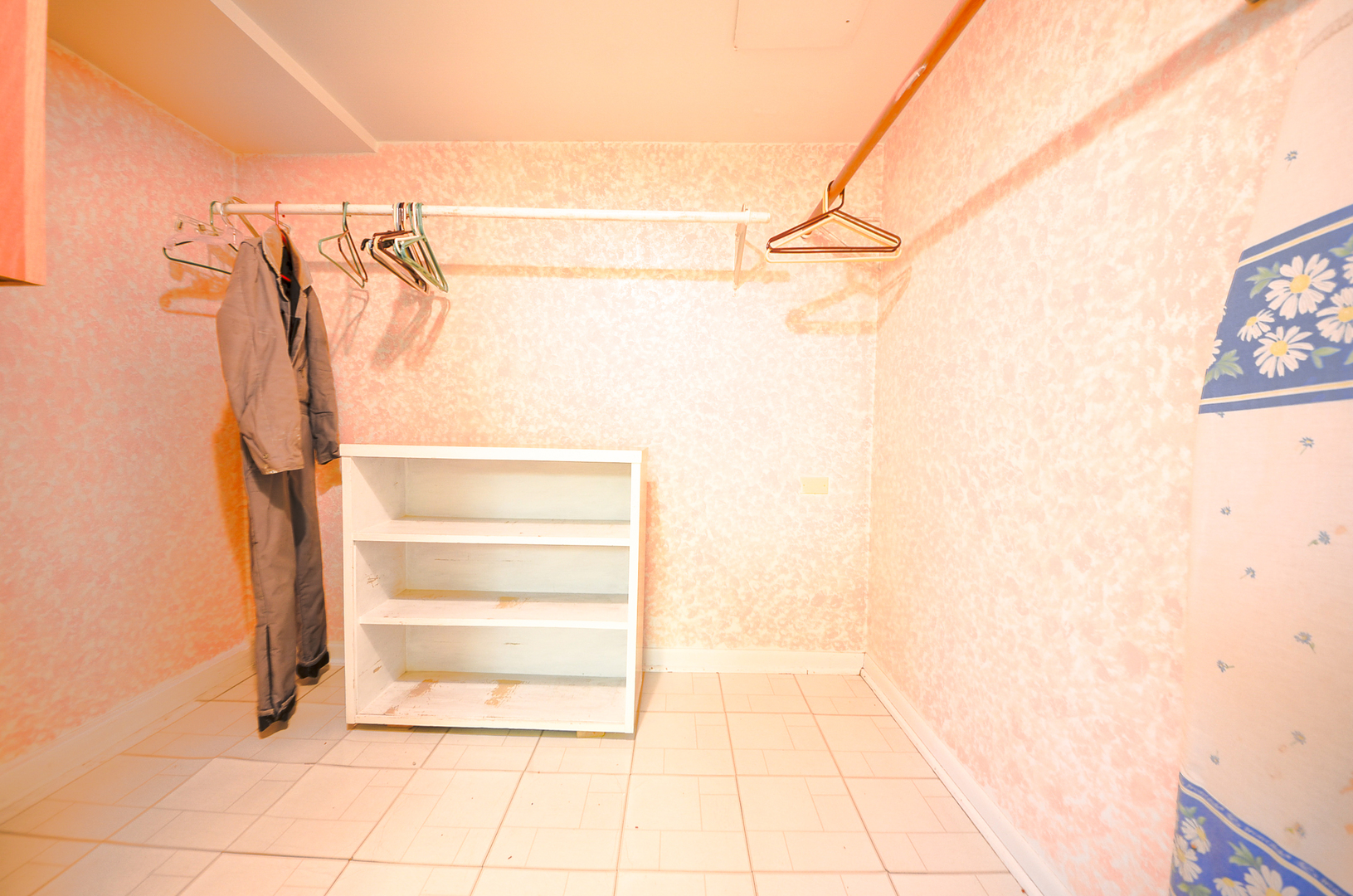 4909 N Newcastle Avenue, Chicago, IL 60656