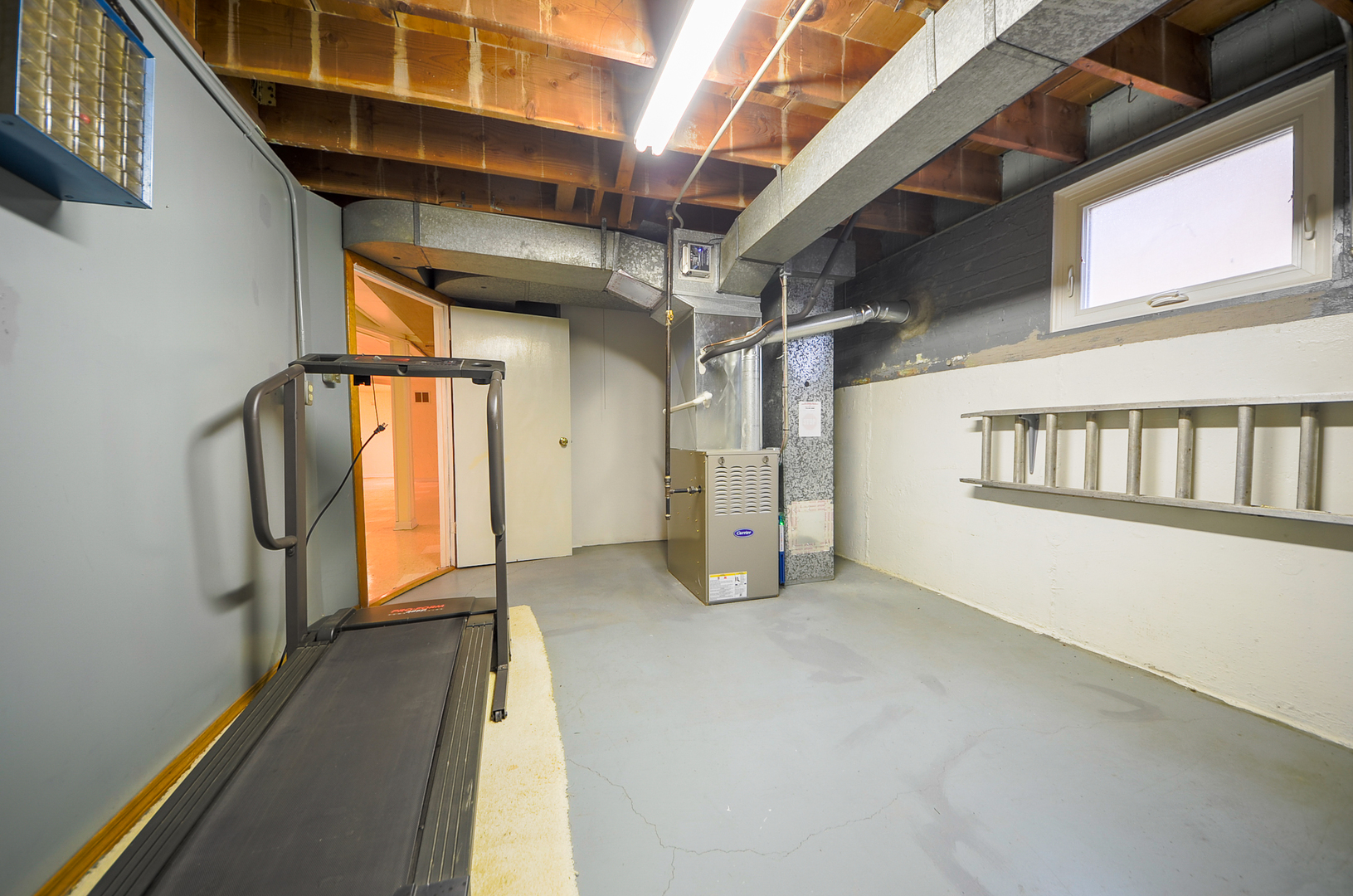 4909 N Newcastle Avenue, Chicago, IL 60656