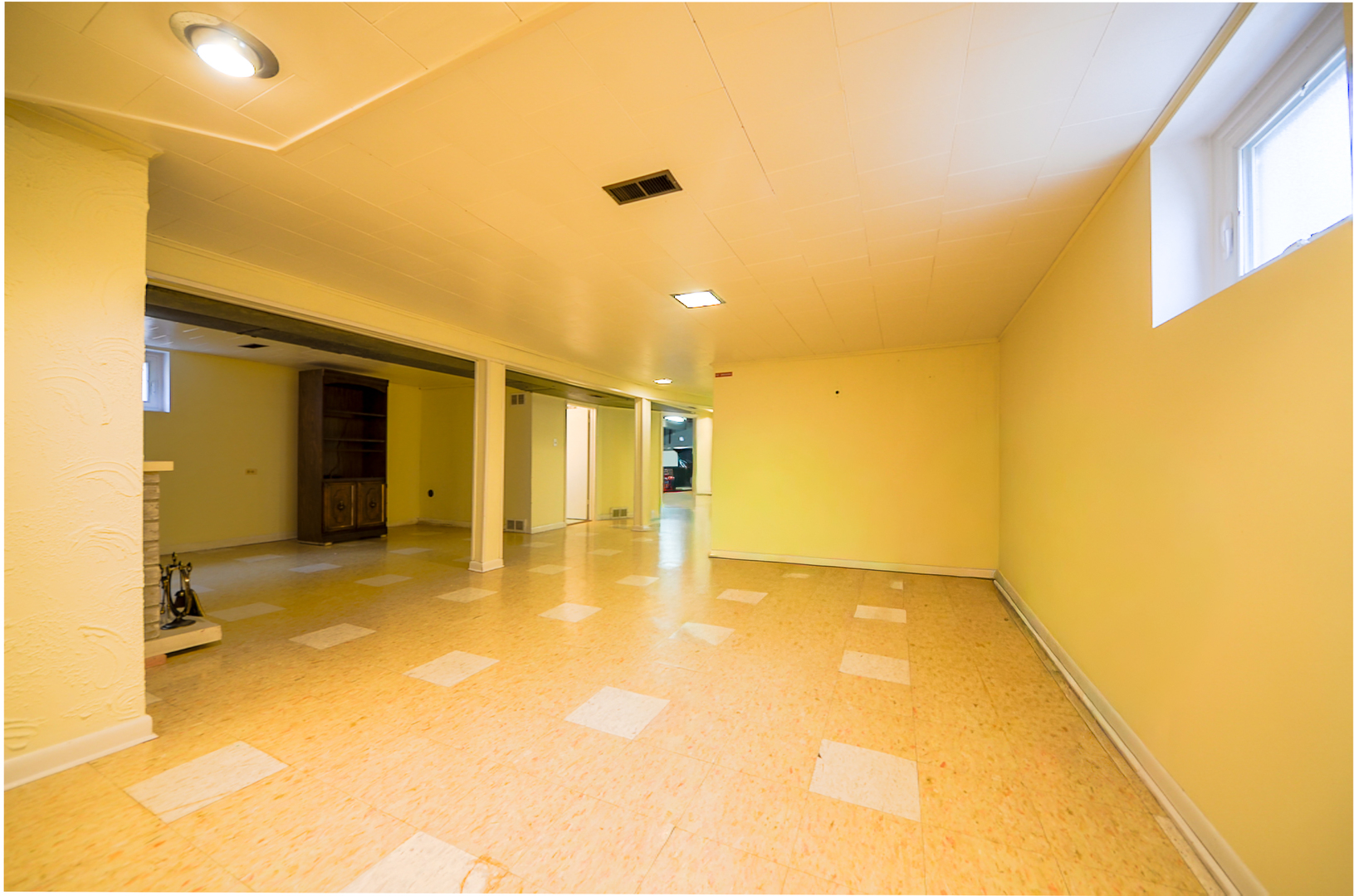 4909 N Newcastle Avenue, Chicago, IL 60656