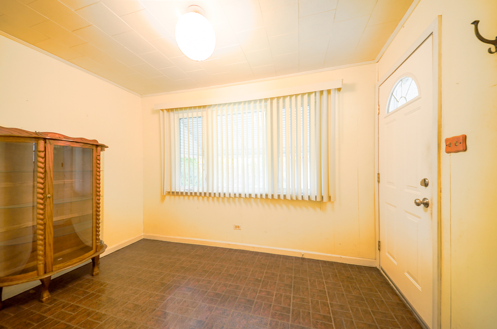 4909 N Newcastle Avenue, Chicago, IL 60656