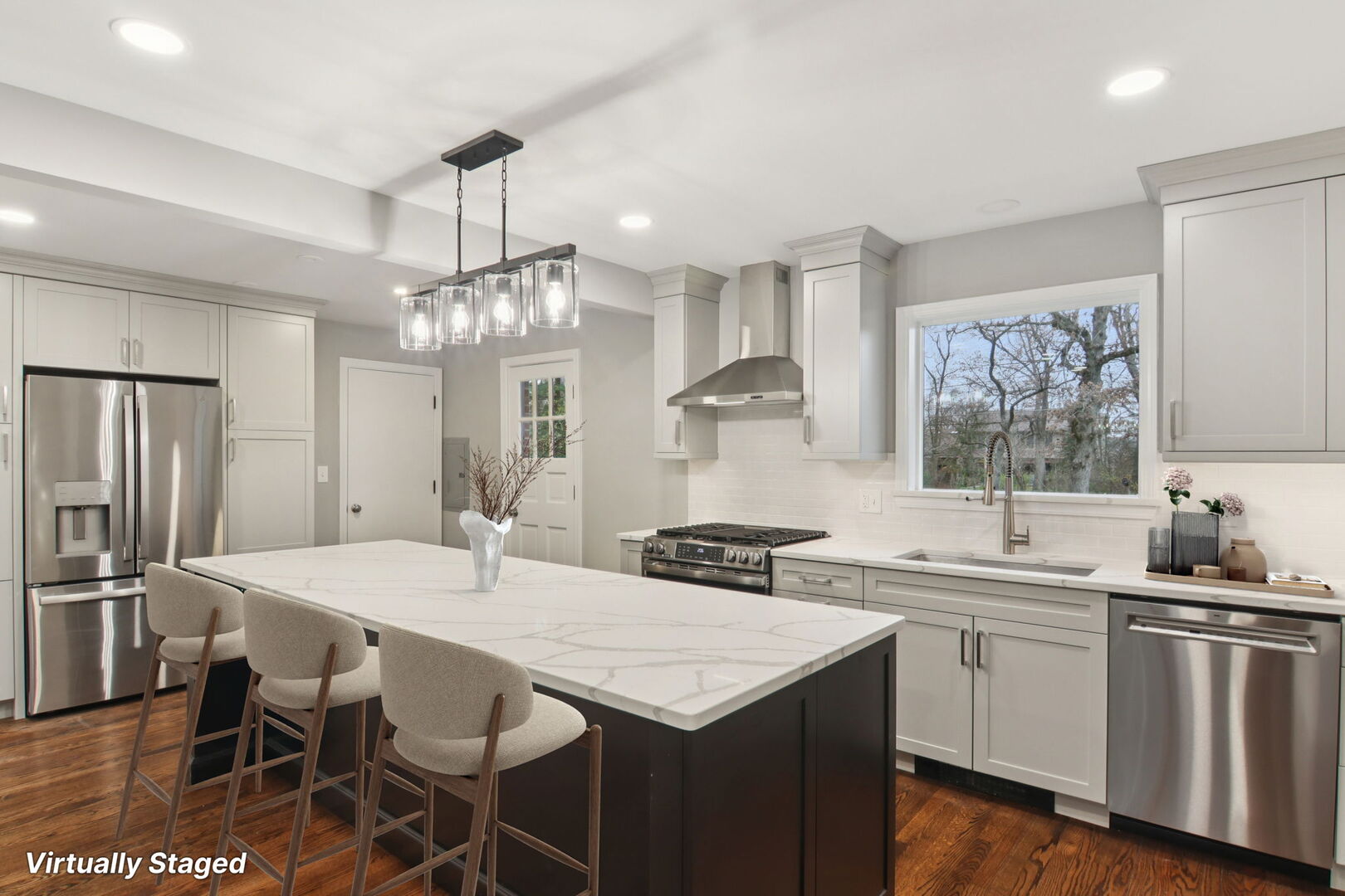 15105 W Rockland Road, Libertyville, IL 60048