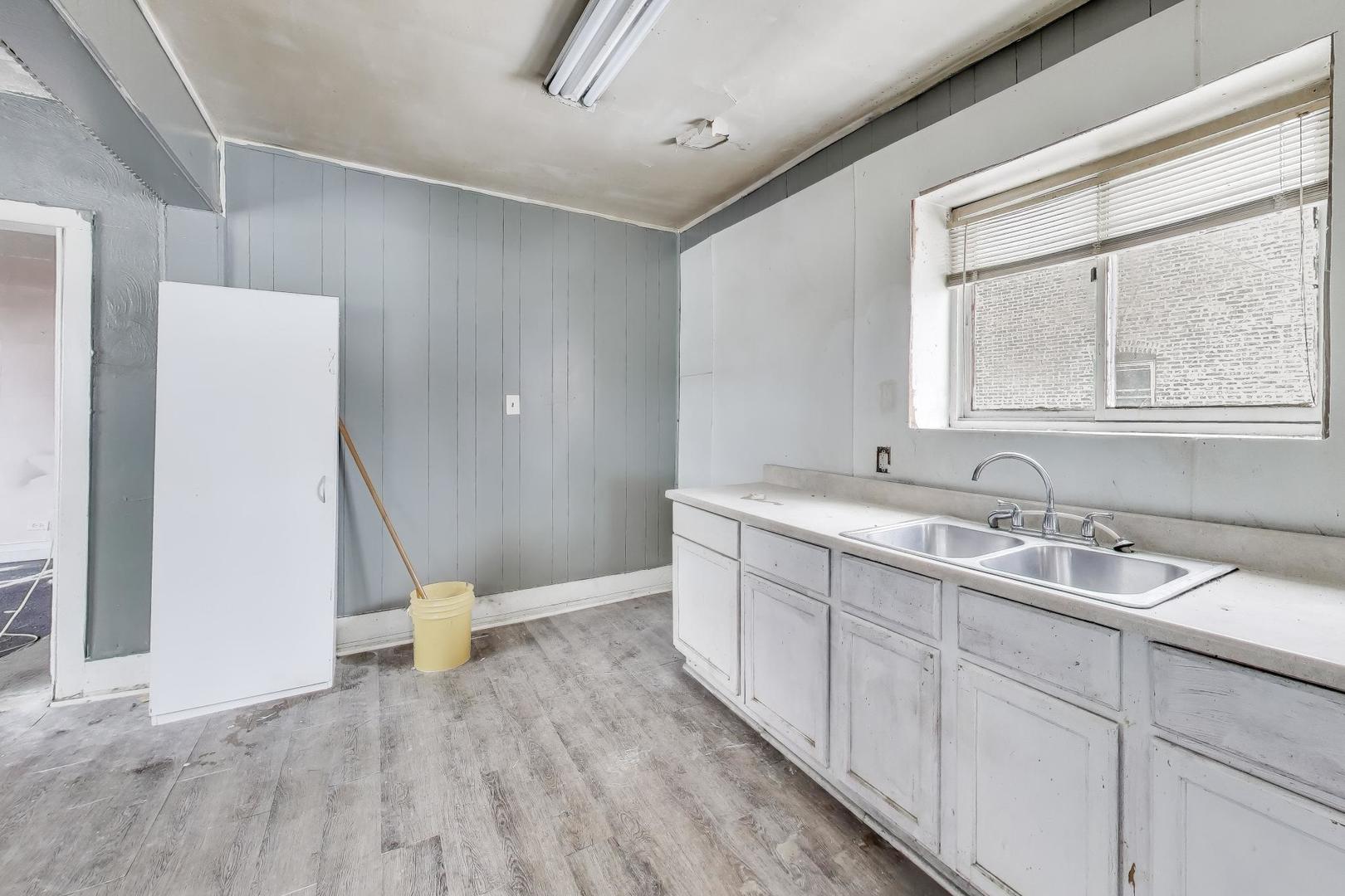 4105-03 W Grenshaw Street, Chicago, IL 60624