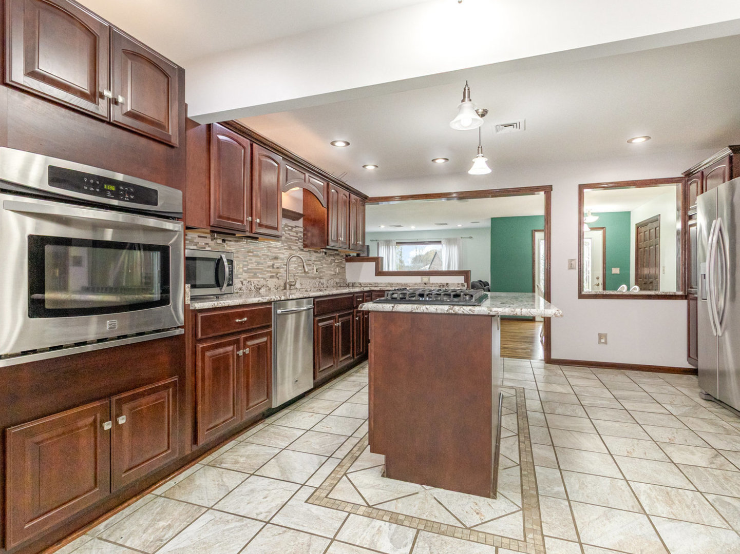 270 E Southmor Road, Morris, IL 60450