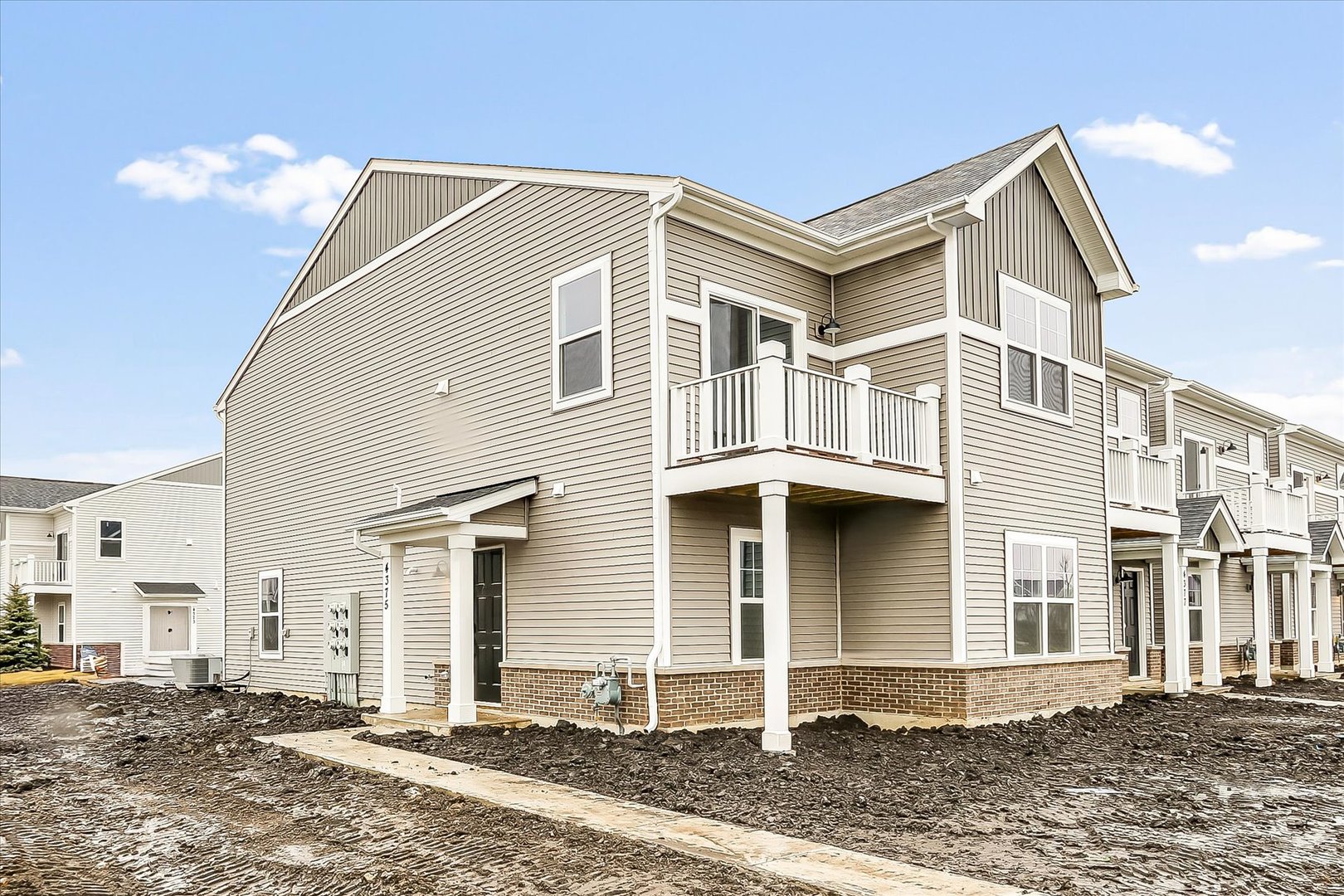 321 Kingsport Drive, South Elgin, IL 60177