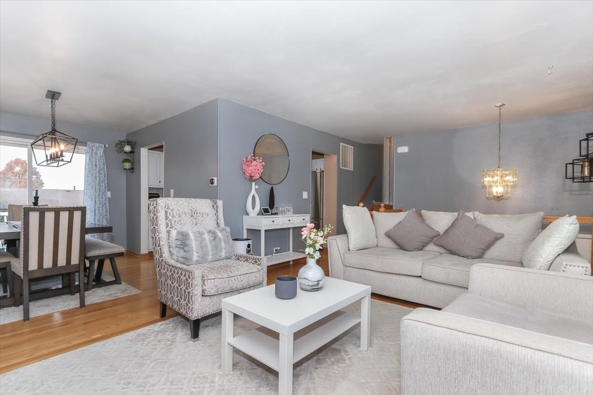 3870 Windjammer Lane, Hanover Park, IL 60133